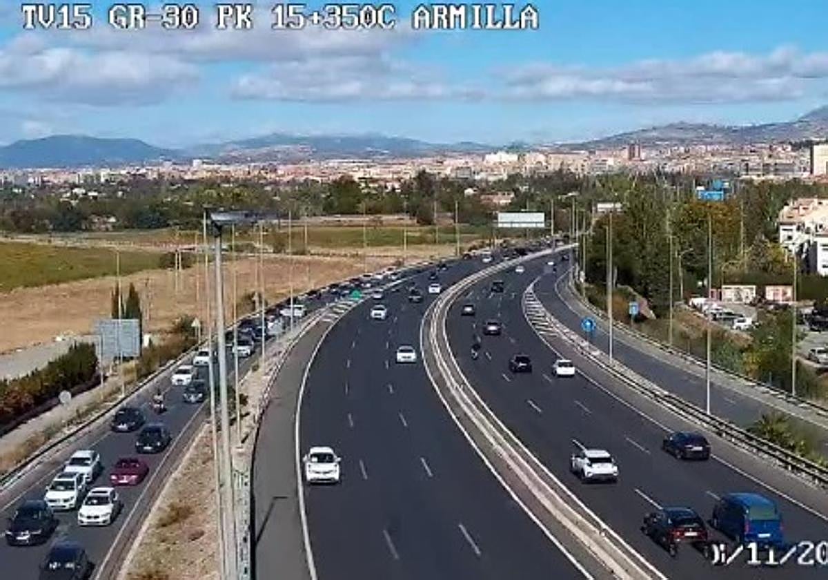 Un choque sin heridos entre varios vehículos atasca la Circunvalación