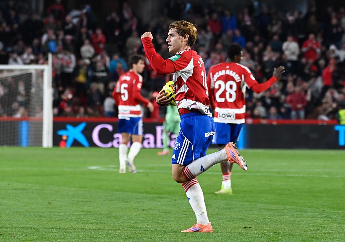 Pascual festeja el 1-1.