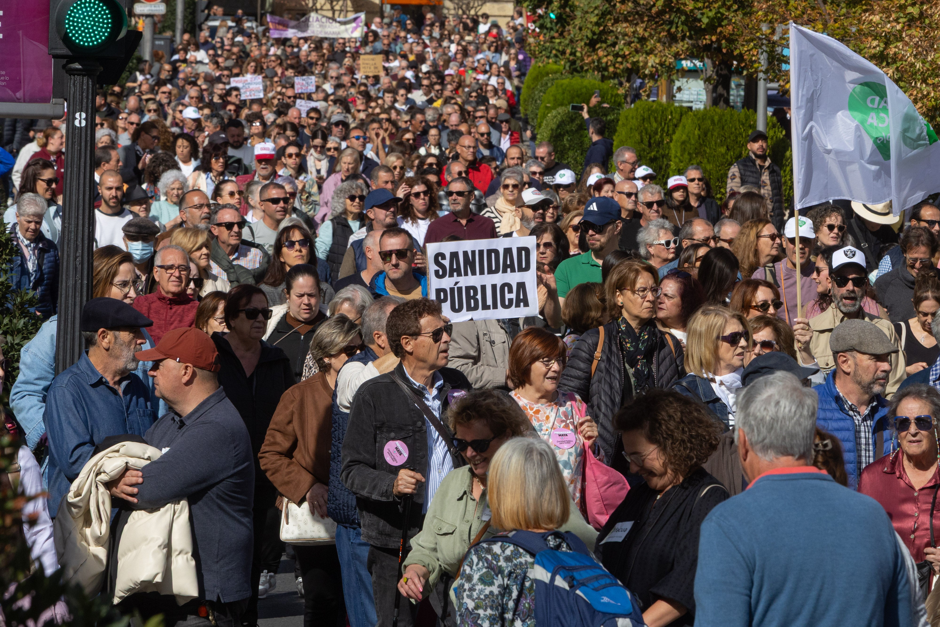 La manifestación en Granada en defensa de la Sanidad, en imágenes