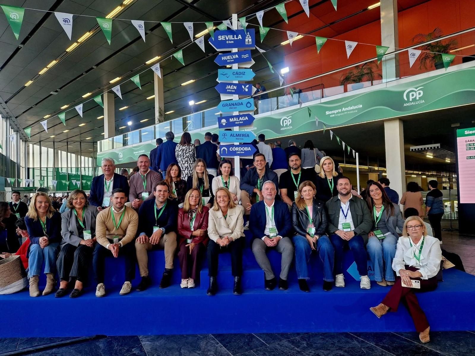 Nicolás Navarro junto a la delegación motrileña en el congreso del PP este fin de semana en Sevilla.