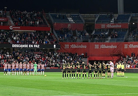 Minuto de silencio en Los Cármenes por el padre de Lucena.