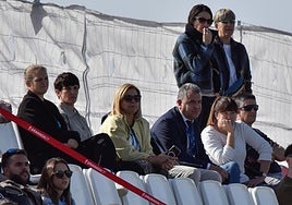 La seleccionadora nacional, Sonia Bermúdez, en la grada de la Ciudad Deportiva del Granada.