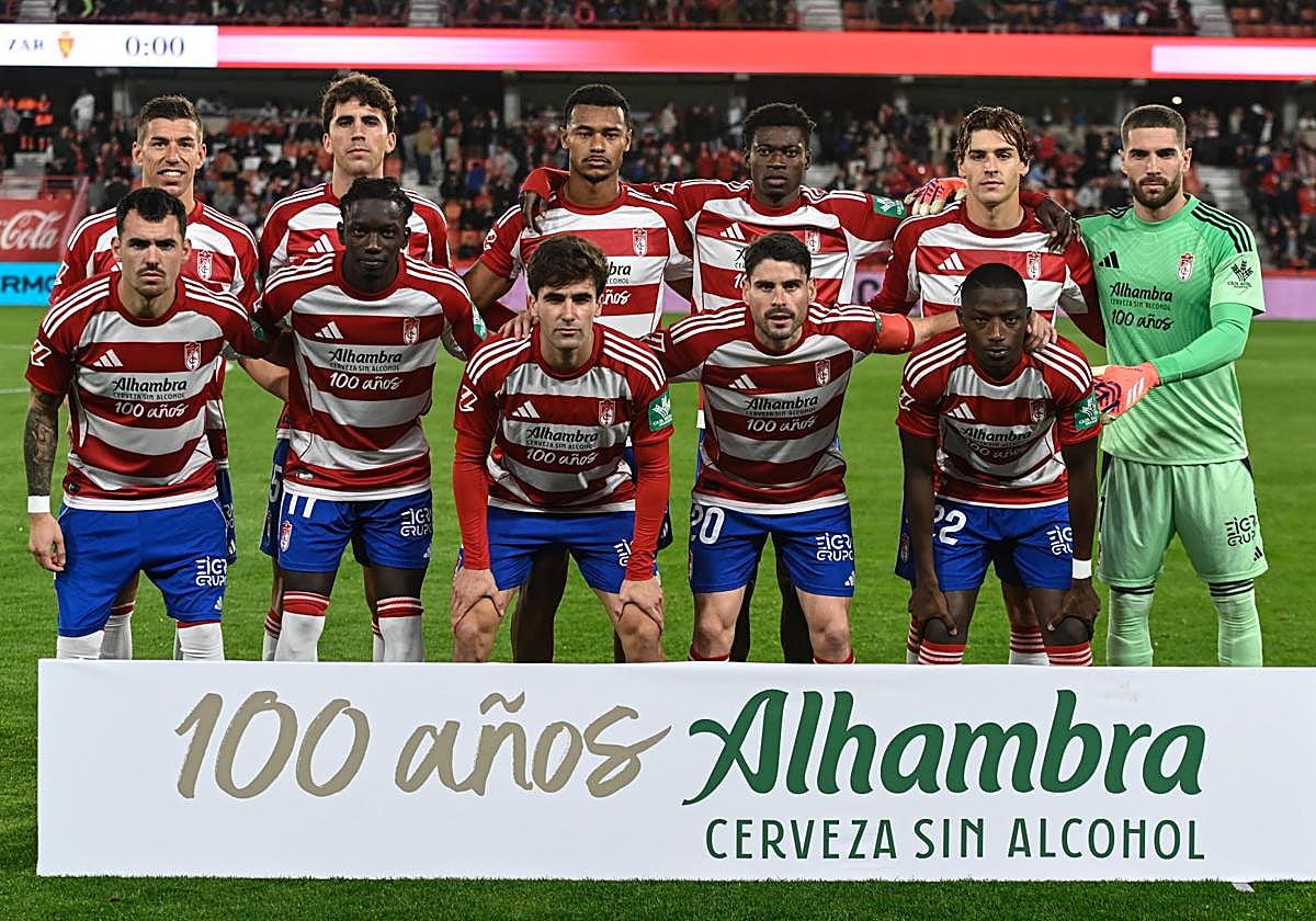 El once inicial del Granada ante el Zaragoza.