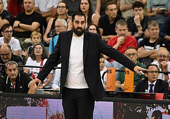 Ramón Díaz, en la banda del Palacio de los Deportes.