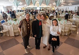 Calor y Café celebra una de sus comidas anuales con la presencia de Fernando Arrabal