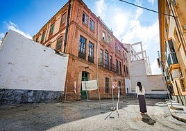 Fachada de la Casa Caballero, en el barrio de la Estación de Guadix