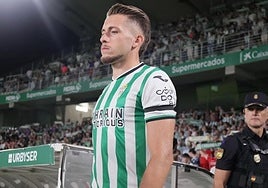 Isma Ruiz sale a un partido con el Córdoba.