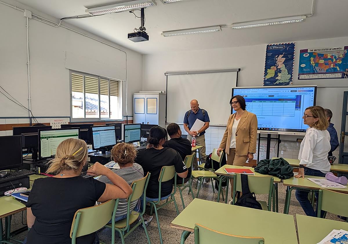 La Junta Moviliza 15 millones de euros para consolidar la Digitalización Educativa de Granada