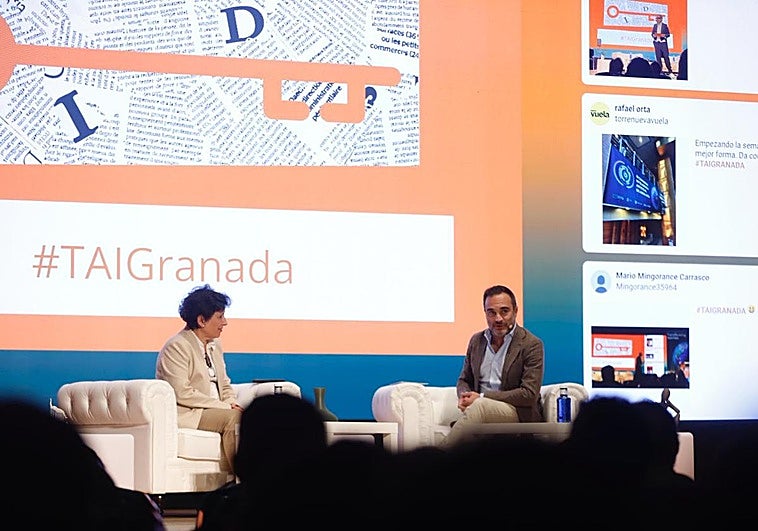 Asunción Gómez-Pérez, que ocupa el sillón Q en la Real Academia de la Lengua y es experta en Inteligencia Artificial, y Quico Chirino, director de IDEAL.