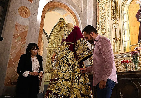 Más de cuatro mil horas de trabajo empleadas en la nueva túnica para Jesús del Rescate