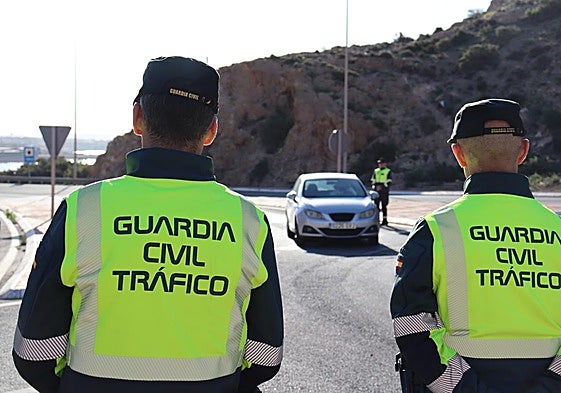 Imagen de archivo de agentes de Tráfico.