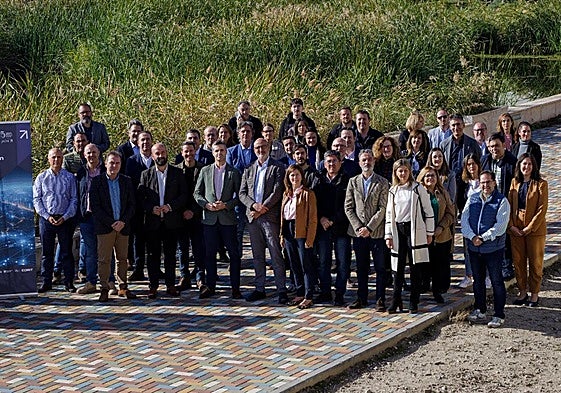 Autoridades en la inauguración del centro.