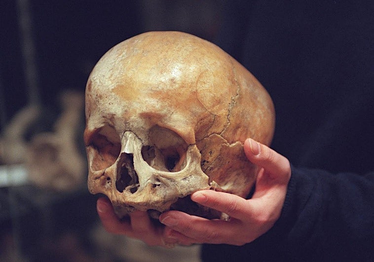 Se vende vivienda con el esqueleto de un niño dentro en un pueblo de Granada