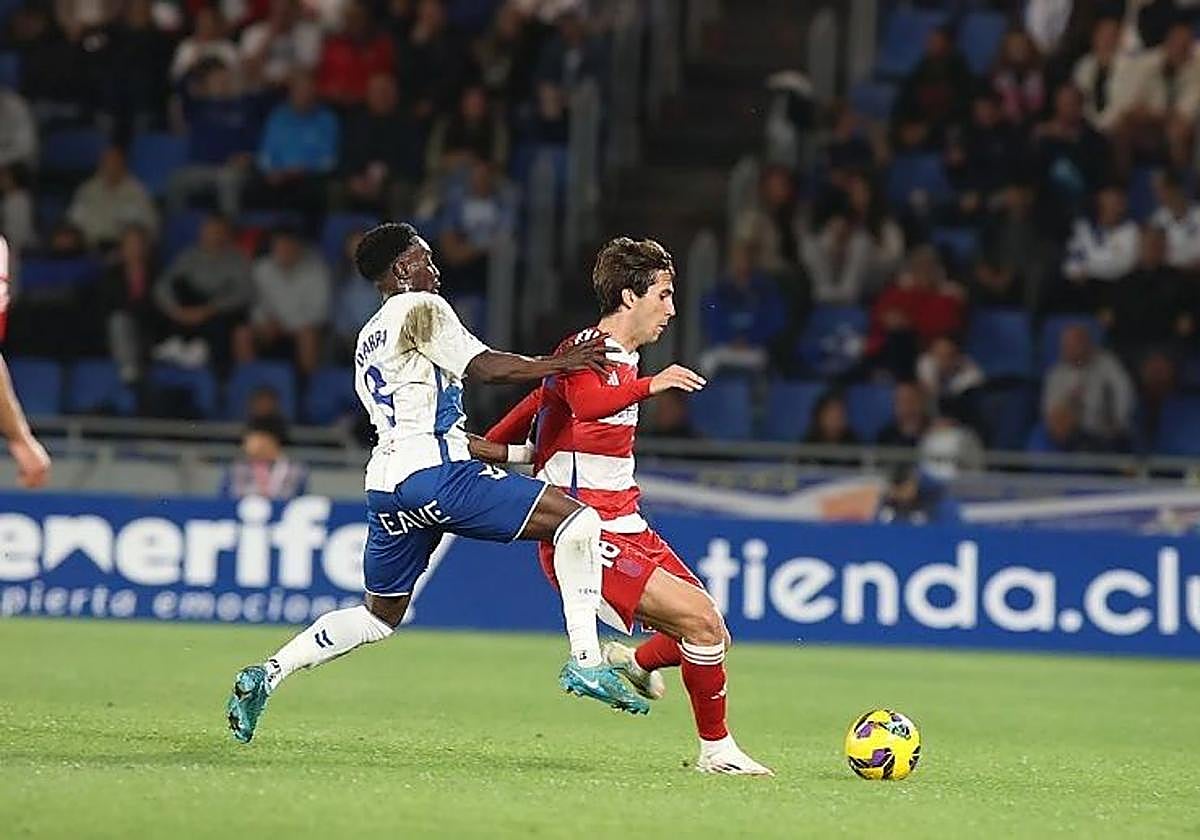 Un lance de la última visita del Granada al Tenerife.