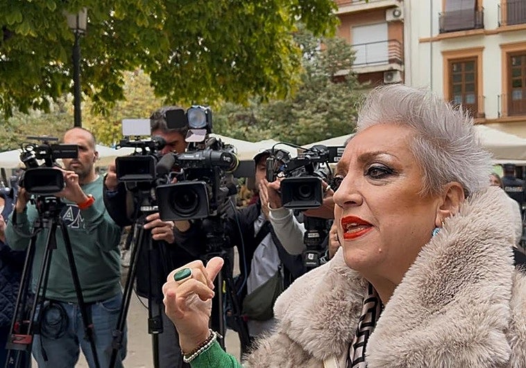 Una granadina reprocha a la ministra los fallos en las pulseras: «Los protocolos no funcionaron, hable con las víctimas»
