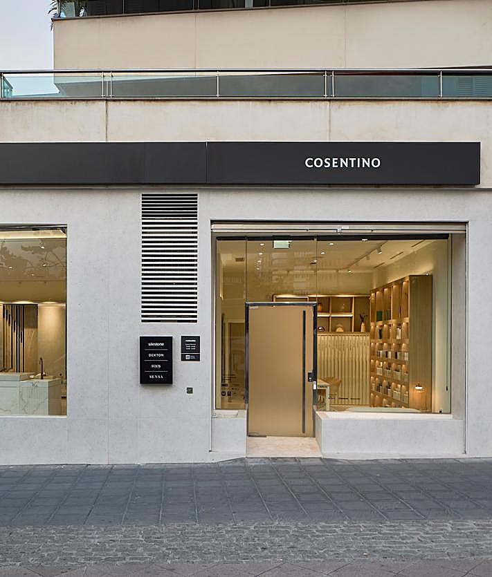 Imagen secundaria 2 - El nuevo espacio de Consentino en Granada ha sido inaugurado hoy.