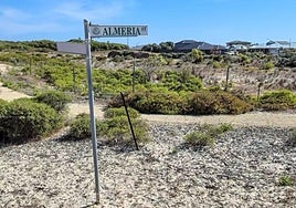 Letrero con el nombre de Almería en una calle de Cervantes, una población de Australia.