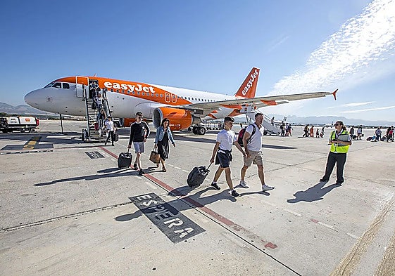 El Aeropuerto de Almería cierra octubre con más viajeros extranjeros que nacionales