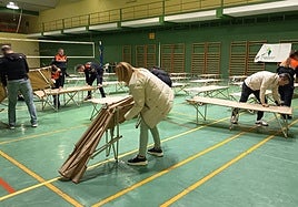 Colocación de las camas en La Salobreja.