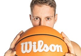 Mindaugas Susinskas divisa cauto la visita del Covirán.