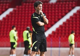 Rubi quiere hacer el UD Almería Stadium un búker, consciente de la importancia de ganar en casa.