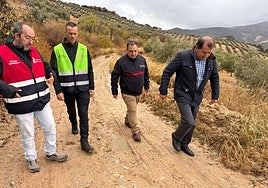 Eduardo Martos, diputado de Emergencias, junto a Jesús Ubiña, alcalde de Alhama de Granada