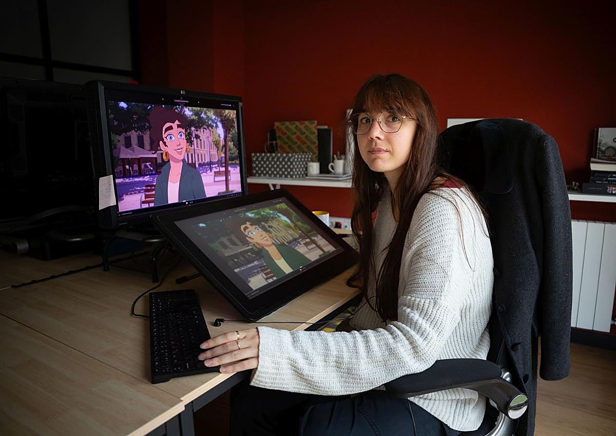 Imagen secundaria 1 - Arriba, editando la fase final del corto. Abajo, Alba Fresneda, diseñadora de Elvira, y trabajo en el estudio. 