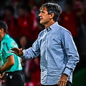 Pacheta pide calma a sus futbolistas en El Sardinero.