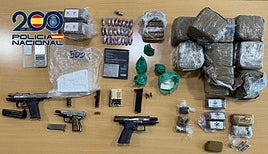 Doce kilos de cocaína y hachís, armas y munición en un 'narcopiso' de El Quemadero
