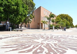 Imagen del pasillo central del Campus de la UAL.