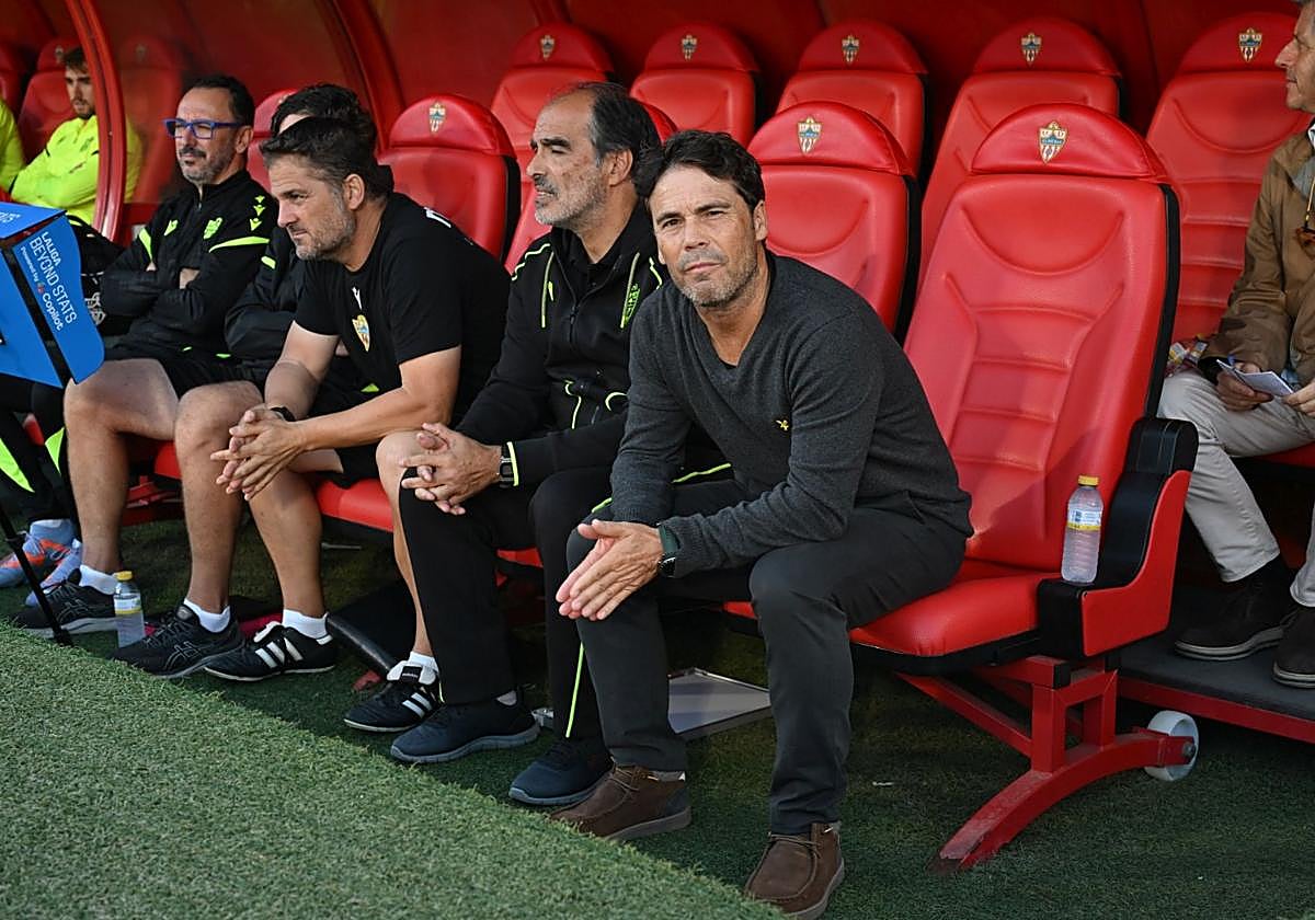 Rubi en el banquillo antes de empezar el encuentro contra el Cádiz