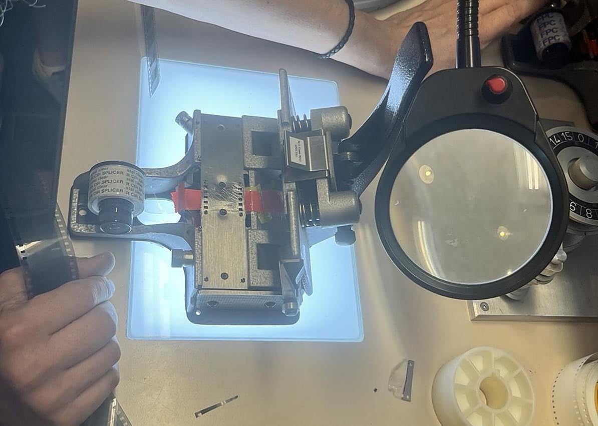 Imagen secundaria 1 - Traslado de los fotoquímicos al estudio de Speed. 