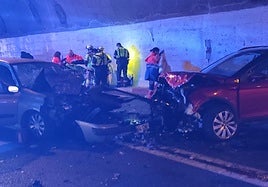 Coches accidentados en el túnel de la N-340.