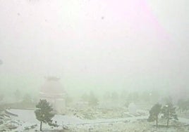 Calar Alto se ha cubierto de un manto blanco con las primeras nieves de la temporada.