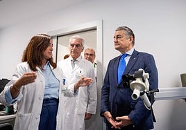 Visita del consejero de Sanidad al edificio de consultas externas de Torrecárdenas.