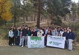 Los jóvenes se unen a la conservación de una zona boscosa que frena la desertificación.