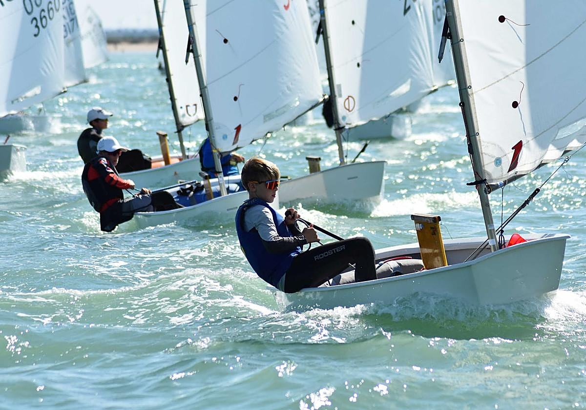 Almería fue el centro de la clase optimist de vela el pasado fin de semana.