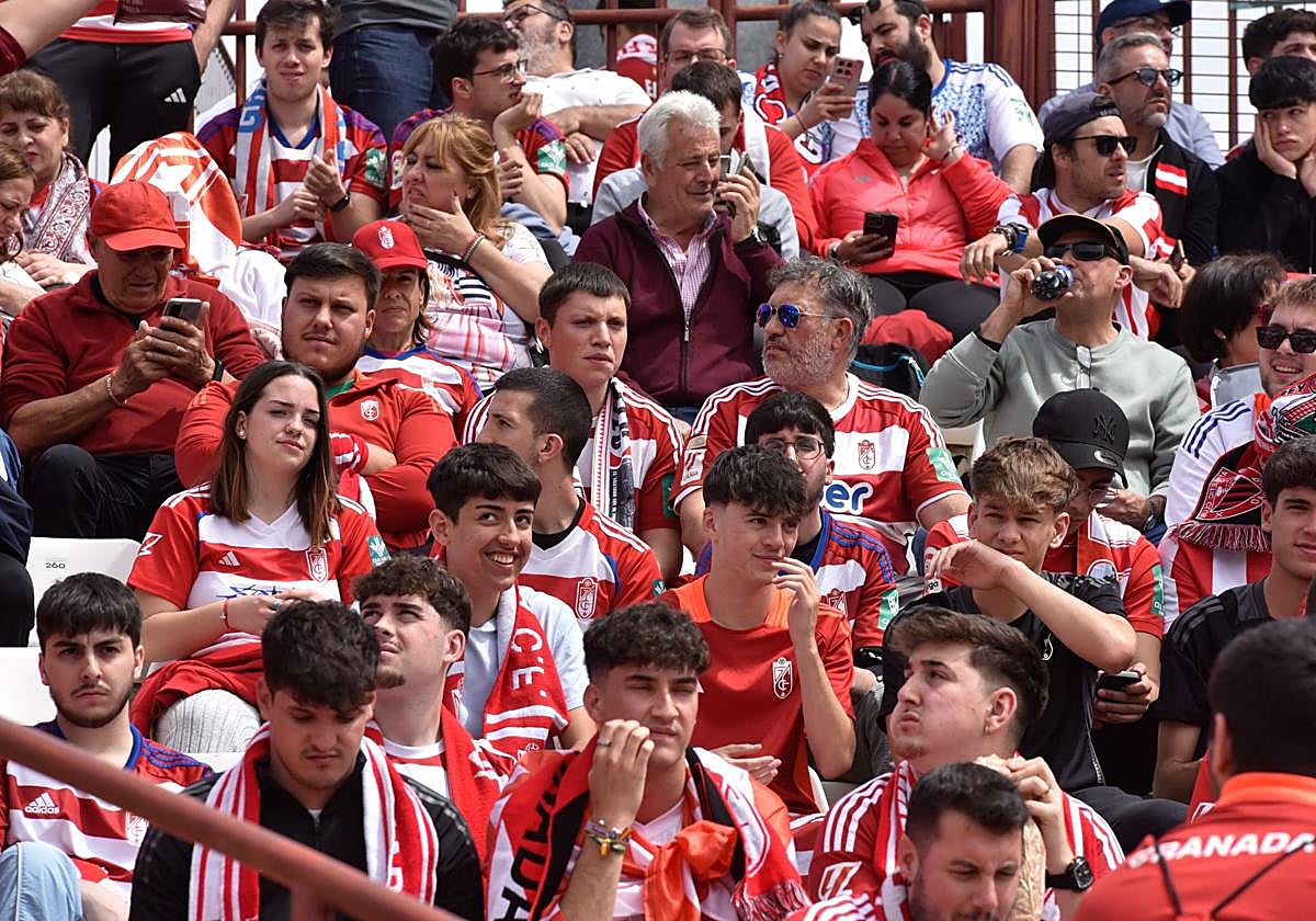 Aficionados del Granada durante un partido anterior.