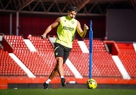 Álex Muñoz trabaja para conseguir sus retos y los de la UD Almería.