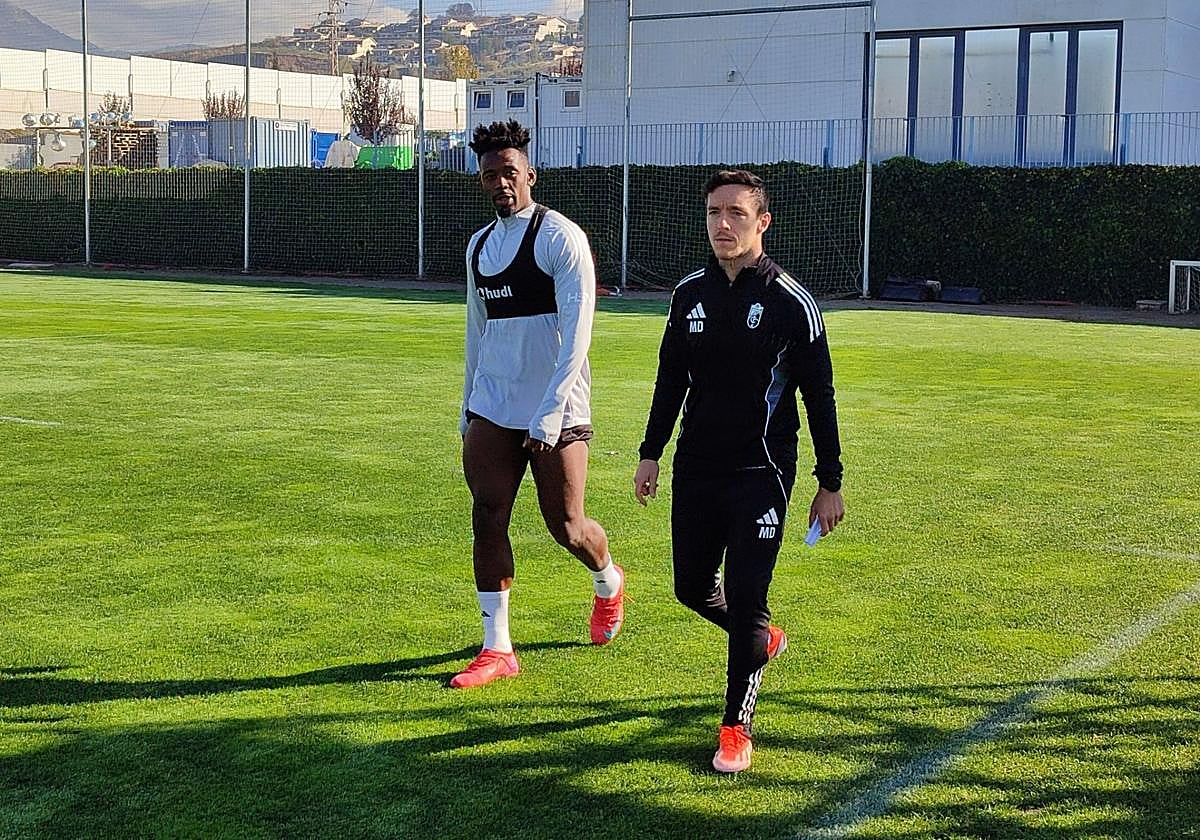 Moha Bouldini salta aparte con el readaptador Manu Dimas este pasado miércoles.