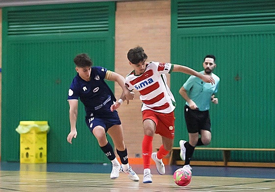 Un forcejeo en un encuentro disputado en el Núñez Blanca.