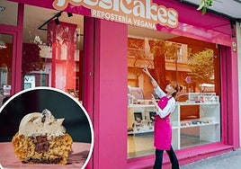 Jessica Milne en la fachada de su negocio.