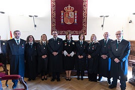 La junta directiva del Colegio posa tras la toma de posesión.
