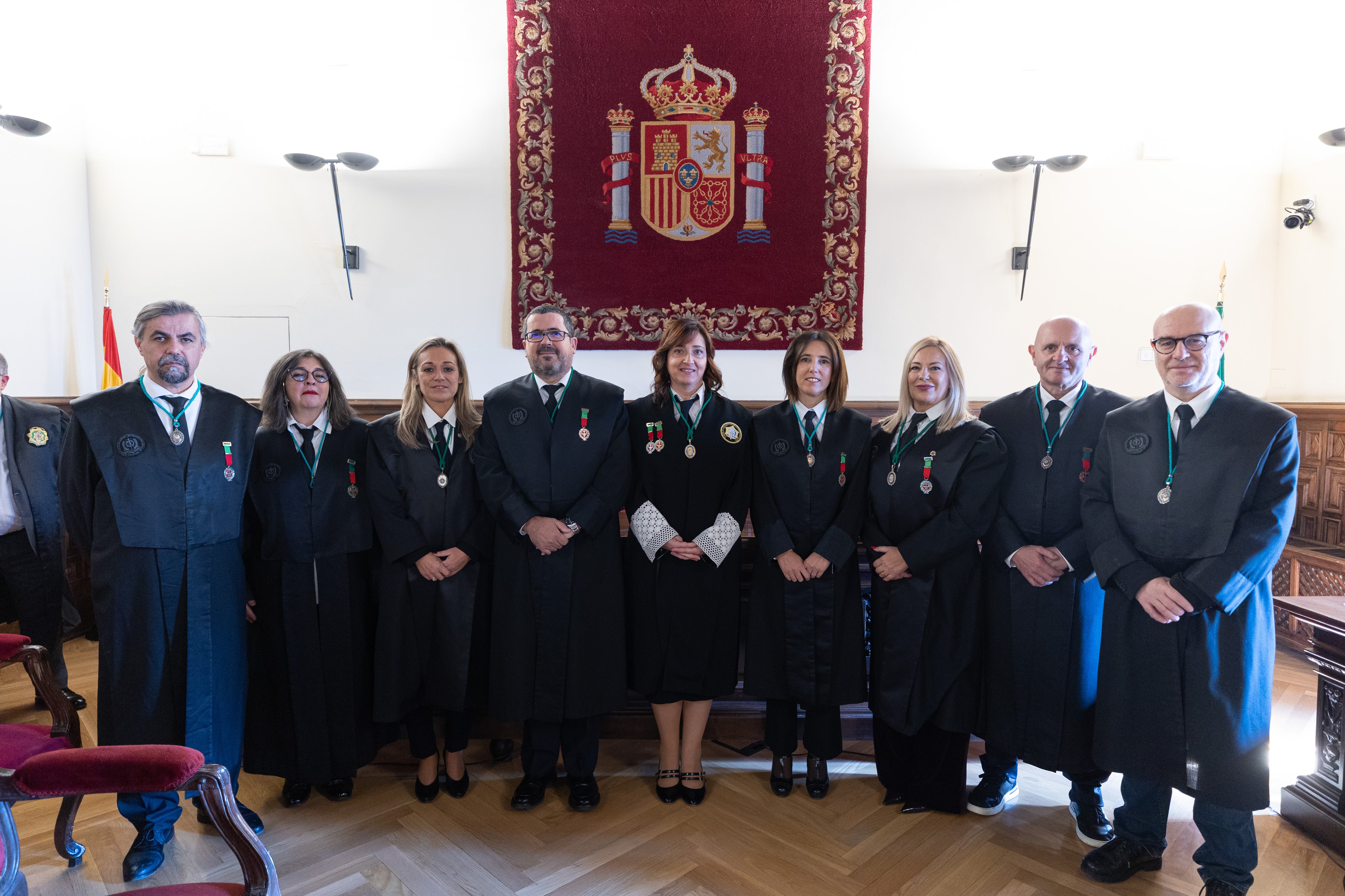La junta directiva del Colegio posa tras la toma de posesión.