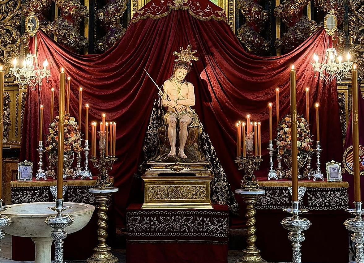 Imagen secundaria 1 - Un nimbo con alma granadina corona de nuevo al Señor de la Humildad