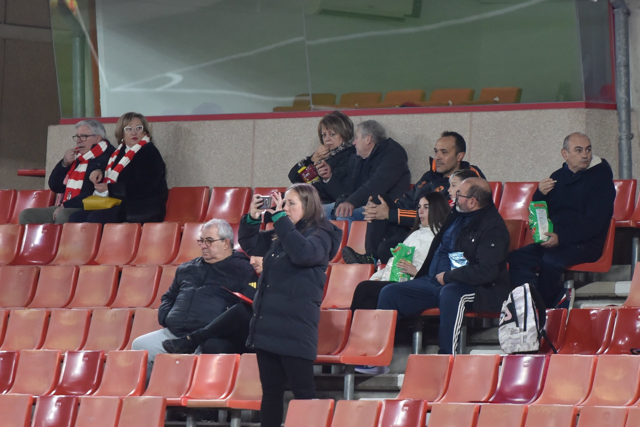 Búscate en la grada de Los Cármenes en el Granada-Córdoba