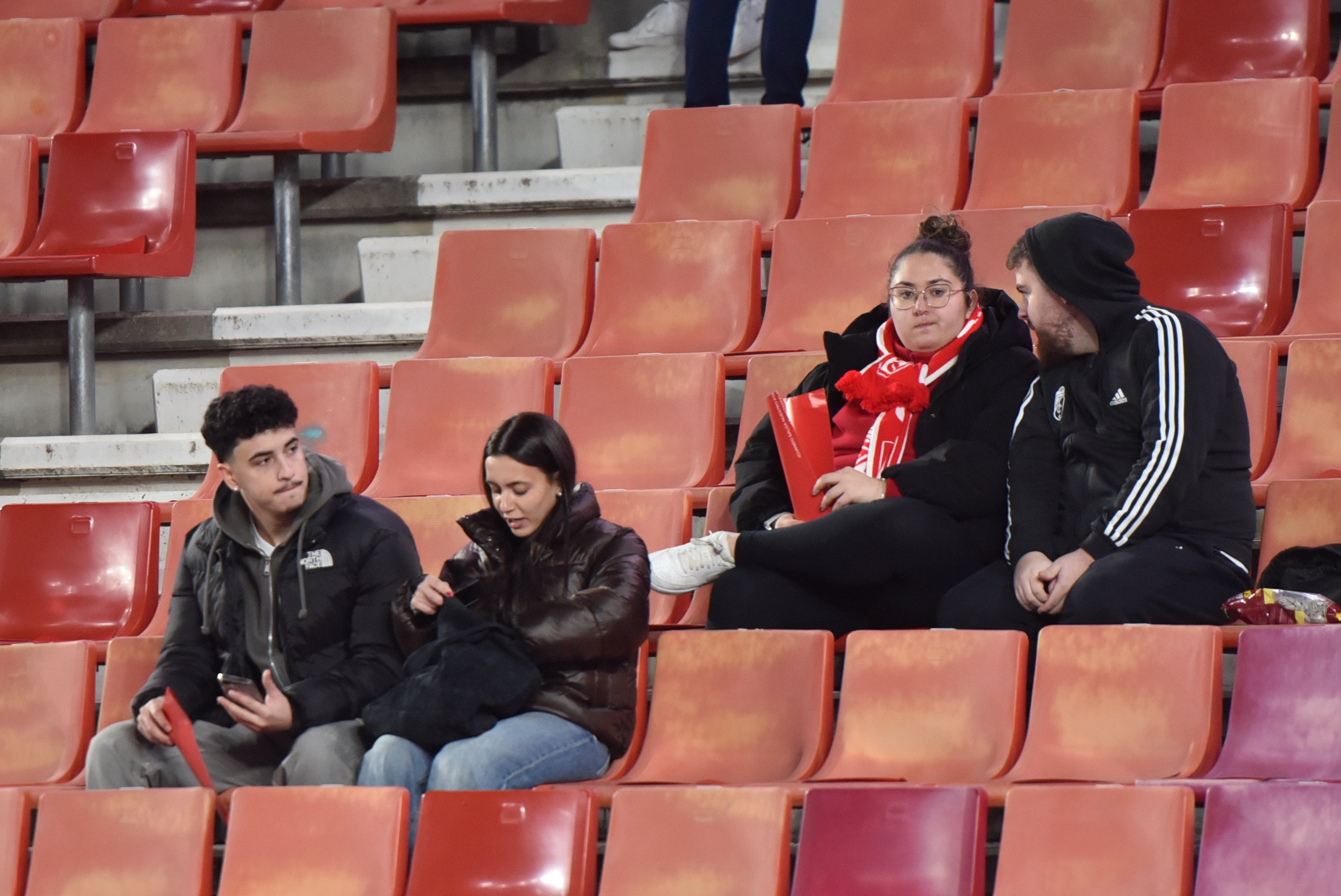Búscate en la grada de Los Cármenes en el Granada-Córdoba