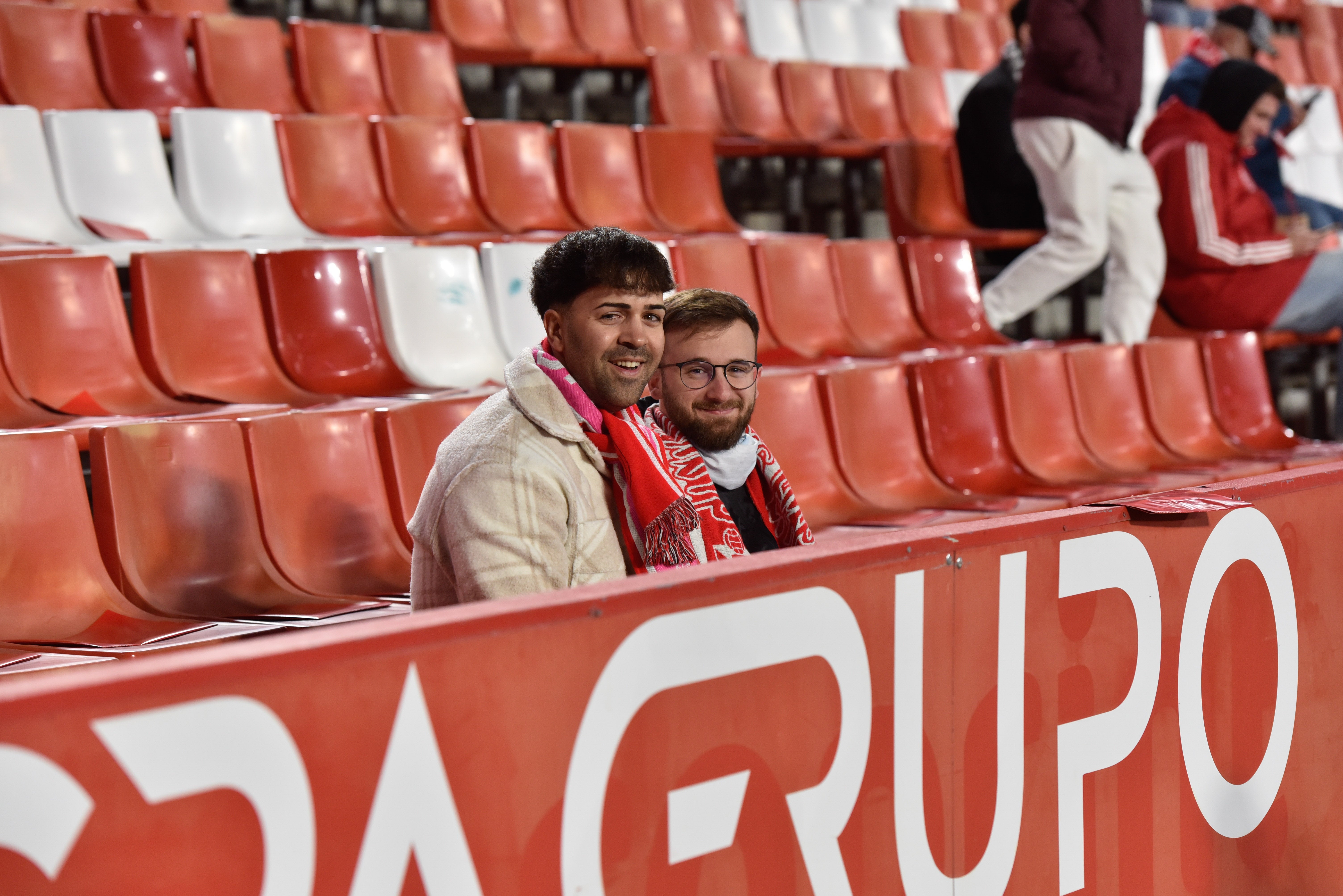 Búscate en la grada de Los Cármenes en el Granada-Córdoba