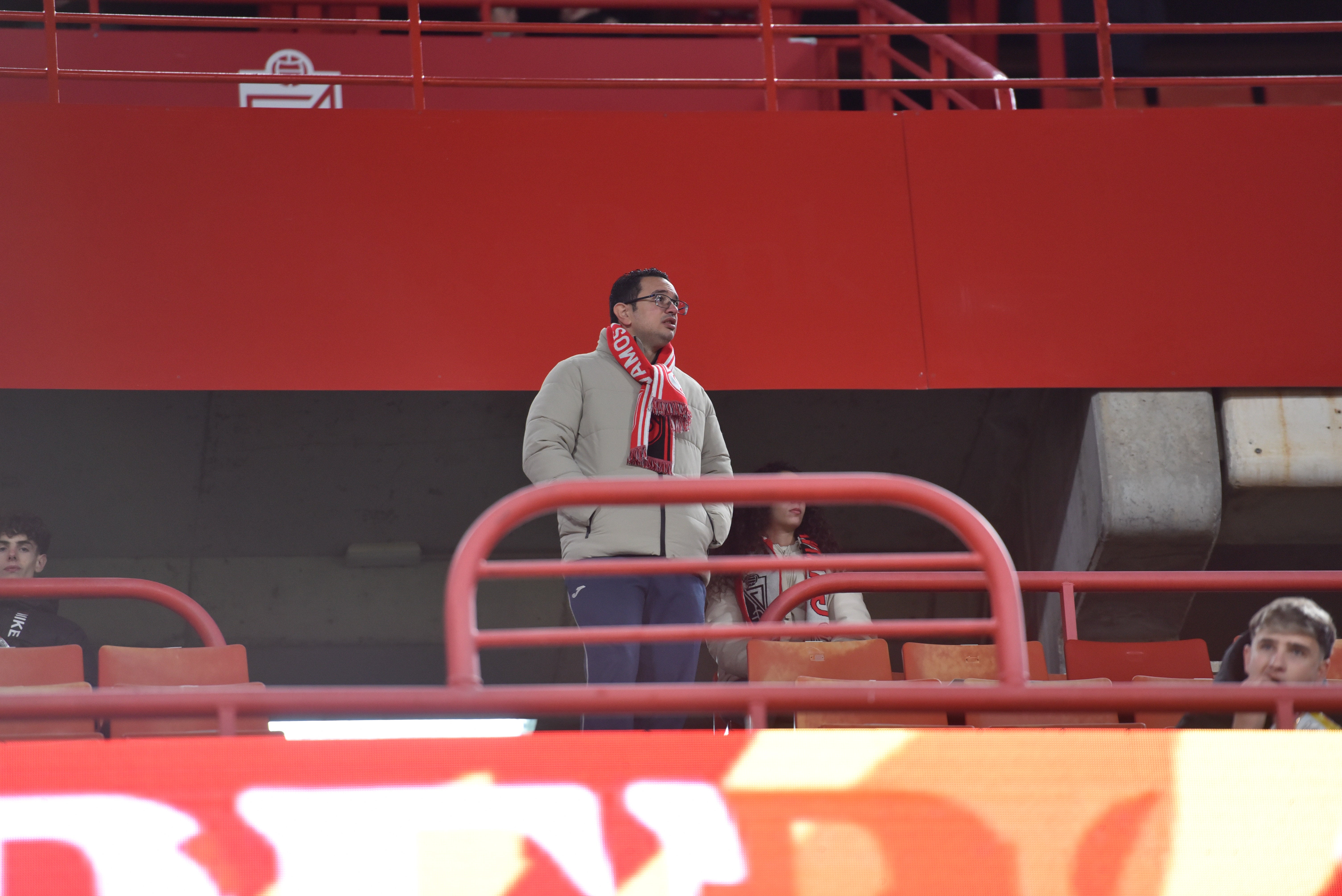 Búscate en la grada de Los Cármenes en el Granada-Córdoba