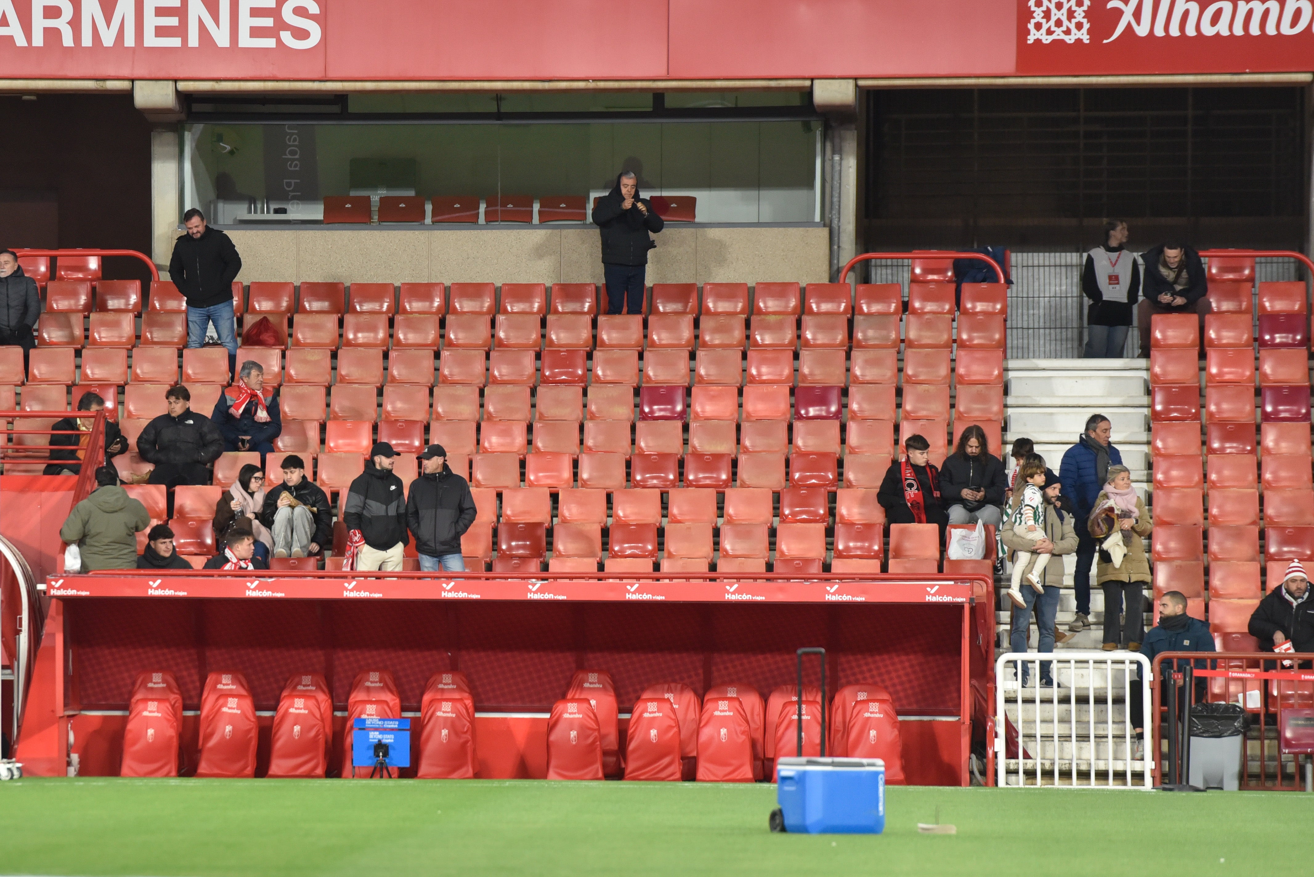 Búscate en la grada de Los Cármenes en el Granada-Córdoba